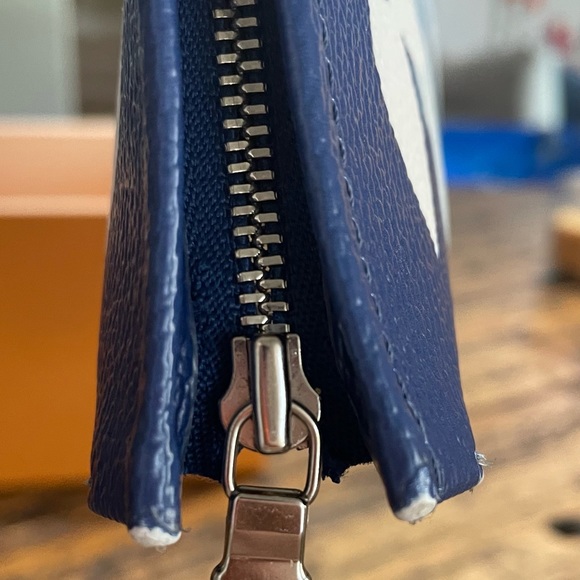 Louis Vuitton Escale Toiletry 26 RARE FIND - Picture 7 of 8